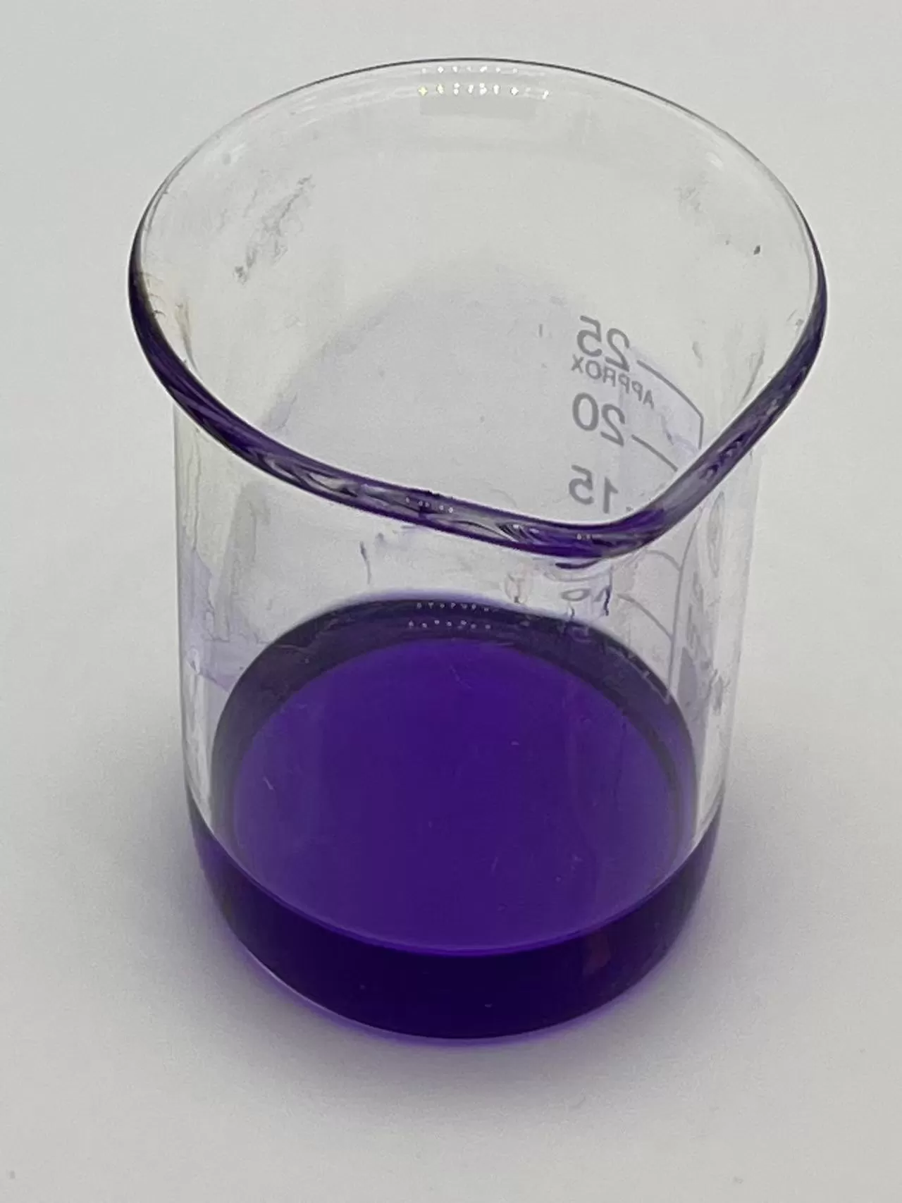 Application and principle of high contrast color powder in high contrast lenses